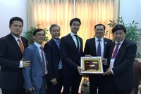 Chủ tịch UBND thành phố Huỳnh Đức Thơ tiếp TS Philipp Rosler, Giám đốc Điều hành Diễn đàn Kl992 cổng game cá cược Thế giới (thứ ba bên phải ảnh)