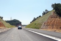 Dự án Đường KL99 là nhà cái cá cược trực tuyến hàng đầu tại châu Á Hạ Long - Vân Đồn tạo kết nối quan trọng tới đặc khu Vân Đồn. Ảnh: Đức Thanh
