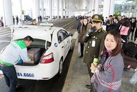 Taxi truyền thống ở sân bay Nội Bài đang bị giảm số lượng do cạnh tranh với taxi công nghệ