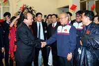 Thủ tướng bắt tay chúc mừng Huấn luyện viên Park Hang-seo khi đoàn tới trụ sở Kl993 ưu đãi thưởng hấp dẫn