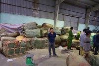 Một góc hàng hóa thu giữ cực lớn được tập kết tại Hưng Yên - (ảnh hải quan cung cấp)