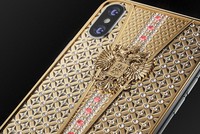 Mẫu iPhone được chế tác bằng vàng và đá quý.