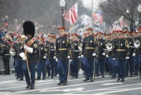 Quân nhạc Mỹ diễu hành dọc đại lộ Pennsylvania trong lễ nhậm chức của Tổng thống Donald Trump vào ngày 20/1/2017. Ảnh: Quân đội Mỹ. 