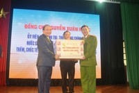 Thủ tướng Kl993 ưu đãi thưởng hấp dẫn Nguyễn Xuân Phúc tặng quà Tết các các lực lượng vũ trang thành phố Đà Nẵng.