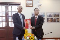 Bộ trưởng Kl99 nổ hũ trao quyết định cho ông Lê Trung Thành. Ảnh báo Xây dựng