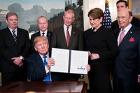 Tổng thống Mỹ Donald Trump công bố kế hoạch áp thuế lên nhiều mặt hàng Link Vào Nhà Cái KL99 COM Tặng +199k của Trung Quốc hôm 22/3. Ảnh: New York Times