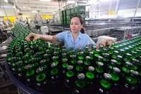 Kl994 nhà cái bóng đá world cup bia chai tại Tổng công ty Bia, rượu, nước giải khát Sài Gòn. Ảnh: SG
