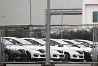 Lô xe đầu tiên và duy nhất thông quan vào Việt Nam từ đầu năm đến nay là của Honda với 950 chiếc tại cảng Hải Phòng và 1.054 chiếc tại cảng Hiệp Phước (trong đó có 577 chiếc CR-V, 320 chiếc Civic, 112 chiếc Jazz và 45 chiếc Accord).