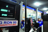 Xăng RON 95 được bán tại một cây xăng thuộc hệ thống Petrolimex. 