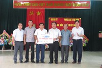 50 suất học bổng Vì trẻ em Việt Nam đến với các em học sinh huyện Yên Thành, Nghệ An