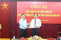 Thừa ủy quyền của Thủ tướng Kl993 ưu đãi thưởng hấp dẫn, Bộ trưởng Bộ Nội vụ Lê Vĩnh Tân trao  quyết định và chúc mừng tân Phó Tổng Thanh tra Kl993 ưu đãi thưởng hấp dẫn Trần Ngọc Liêm.