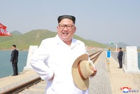 Ông Kim Jong-un thị sát cây cầu 99Kl.app khuyến mãi hot mới hoàn thành của Triều Tiên trong tháng 5 (Ảnh: KCNA).