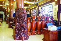 Bên trong một cơ sở Kl994 nhà cái bóng đá world cup đồ gỗ ở Đồng Kỵ.