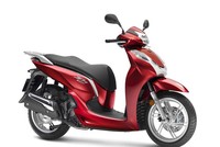 SH300i mới có hai phiên bản: tiêu chuẩn (trắng-đen hoặc đỏ-đen) và thể thao (xám-đen).