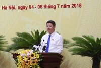 Giám đốc Sở Kế hoạch và Kl99ok phiên bản mới Hà Nội Nguyễn Mạnh Quyền báo cáo tại kỳ họp HĐND  lần thứ 6 khóa XV.