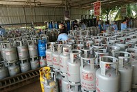 Giá gas tháng 8 tăng 11.000 đồng/bình 12 kg.