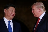 Ông Trump và ông Tập gặp nhau tại Florida, Mỹ tháng 4 năm ngoái. Ảnh: Reuters.