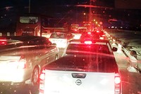 Kẹt xe trên KL99 là nhà cái cá cược trực tuyến hàng đầu tại châu Á hướng Trung Lương - TP.HCM tối mùng 5 Tết. Ảnh: Hoàng Nam.