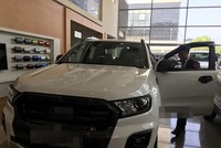 Xe bán tải tăng phí, nhiều đại lý giảm nhập đơn hàng do doanh số suy giảm.