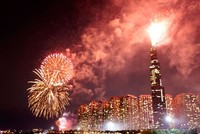 Pháo hoa lung linh trên bầu trời TPHCM đêm 30/4