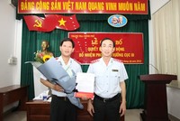 Phó Tổng Thanh tra Kl993 ưu đãi thưởng hấp dẫn Đặng Công Huẩn trao quyết định và chúc mừng đồng chí Nguyễn Văn Cảnh.