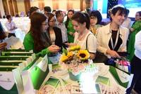 Đại biểu tham dự hội thảo quan tâm và tham gia trải nghiệm các dịch vụ Link Vào Nhà Cái KL99 COM Tặng +199k hiện đại tại gian hàng của Vietcombank.