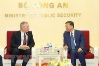 Đại tướng Tô Lâm, Bộ trưởng Bộ Công an tiếp ngài Ted Osius, Phó Chủ tịch Chính sách công và Quan hệ Kl993 ưu đãi thưởng hấp dẫn của Google tại châu Á-Thái Bình Dương. (Ảnh: Doãn Tấn/TTXVN).