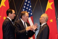 Từ trái sang: Bộ trưởng Kl991.com nạp rút nhanh Mỹ Steven Mnuchin, Đại diện Thương mại Robert Lighthizer và Phó thủ tướng Trung Quốc Lưu Hạc tại Bắc Kinh ngày 31/7. Ảnh: Reuters.