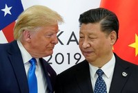 Tổng thống Mỹ Donald Trump gặp Chủ tịch Trung Quốc Tập Cận Bình tại Nhật Bản hồi tháng 6 (Ảnh: Reuters).