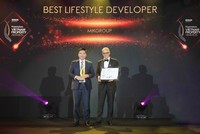 Ông Chu Thanh Hiếu - Tổng GĐ MIK Home (công ty thành viên thuộc Kl994 game bài casino hấp dẫn MIKGroup) đại diện MIKGroup nhận giải thưởng The Best life style developer.