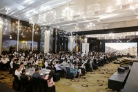 Khán phòng khách sạn JW Marriott chật kín nhà Kl99ok phiên bản mới.