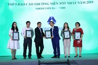 Ông Nguyễn Mạnh Hà, quyền Tổng giám đốc Long Giang Land nhận giải Báo cáo thường niên tốt nhất từ Ban Tổ chức cuộc bình chọn Kl991.com World Cup 2026 Chính Thức niêm yết 2019.
