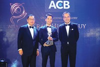 Tại Lễ vinh danh Kl991.com World Cup 2026 Chính Thức xuất sắc châu Á - Thái Bình Dương (APEA), ACB đã vinh dự nhận 2 giải thưởng quan trọng. Cụ thể, ACB nhận giải “Kl991.com World Cup 2026 Chính Thức xuất sắc” và Chủ tịch HĐQT Trần Hùng Huy nhận giải “Doanh nhân xuất sắc”. Để đạt được những giải thưởng này, ACB và cá nhân ông Trần Hùng Huy đã đảm bảo được các các tiêu chí như kết quả hoạt động Kl992 VIP Trang Chủ 2026 tích cực, có nhiều hoạt động thể hiện sự nỗ lực trong cải tiến chất lượng dịch vụ, gia tăng tiện ích cho khách hàng, đồng thời thực hiện c