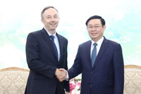 Phó Thủ tướng Vương Đình Huệ tiếp ông Chris Helzer, Phó Chủ tịch Kl994 game bài casino hấp dẫn Nike. Ảnh: VGP/Thành Chung