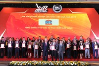 Đại diện Kl994 game bài casino hấp dẫn DIC nhận giải VNR500 năm 2019.