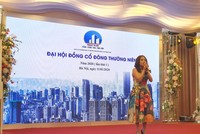 Bà Vũ Thị Thúy, Chủ tịch Hội đồng quản trị Web Tổng Nhà Cái 99Kl99 Giải Trí Bậc Nhất Nhật Nam phát biểu tại ĐHĐCĐ thường niên 2020.