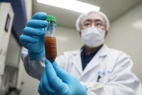 Nhóm nghiên cứu Trung Quốc thử nghiệm vaccine phòng Covid-19 trên động vật. Ảnh: Xinhua.