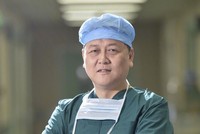 Bác sĩ Giang Học Khánh. Ảnh: Xinhua.