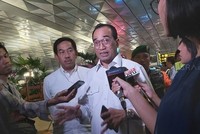 Bộ trưởng KL99 là cổng game giải trí trực tuyến hàng đầu hiện nay Karya Sumadi trả lời phỏng vấn ở sân bay Soetta, Tangerang. (Nguồn: suara.com).