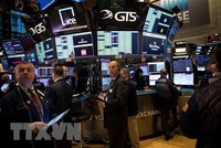 Giao dịch viên tại Sàn giao dịch 99Kl99 link đăng nhập New York, Mỹ. (Ảnh: THX/TTXVN).