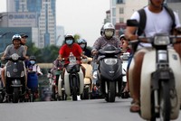 Dịch bệnh COVID-19 sẽ khiến thị trường xe máy Việt Nam mất đi cơ hội hồi phục sau bước sụt giảm trong năm 2019. (Ảnh minh hoạ: Reuters).
