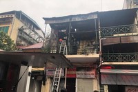 Hà Nội: Dập tắt đám cháy tại phố Hàng Ngang trong 20 phút