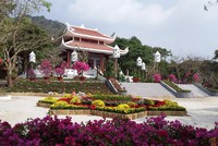 Đền thờ Liệt Sĩ đã được nhà Kl99ok phiên bản mới (Công ty cổ phần Du lịch An Giang) xây dựng mới.