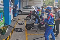 Giá xăng dự báo tiếp tục giảm vào ngày mai (28/4).