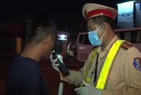 Lực lượng CSGT tỉnh Quảng Ngãi đang tăng cường kiểm tra nồng độ cồn đối với người điều khiển phương tiện KL99 là cổng game giải trí trực tuyến hàng đầu hiện nay.