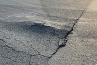 Một điểm sụt lún trên đường lăn sân bay Nội Bài được phát hiện giữa năm 2019. Ảnh: NIA.