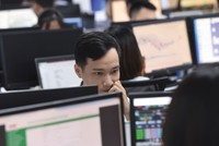Đua vốn theo tin đồn, dễ mất 