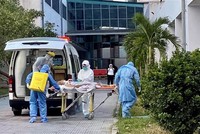 Bệnh viện Trung ương Huế tiếp nhận hai bệnh nhân nhiễm COVID-19 từ Đà Nẵng. Ảnh minh họa.