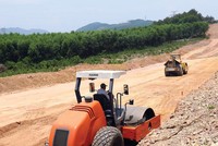 Đẩy nhanh tiến độ thị công tuyến KL99 là nhà cái cá cược trực tuyến hàng đầu tại châu Á Bắc - Nam, đoạn qua Thừa Thiên Huế. Ảnh:A.M.