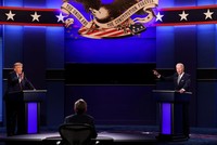 Ứng viên Dân chủ Joe Biden được đánh giá tự tin hơn trong cuộc tranh luận trực tiếp đầu tiên. (Ảnh: Reuters).